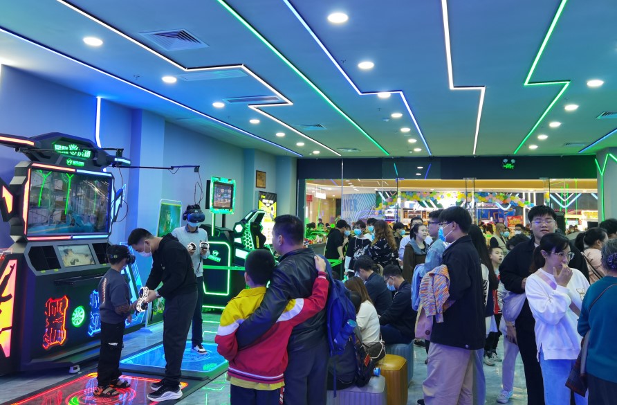 What is a virtual reality arcade game machine?