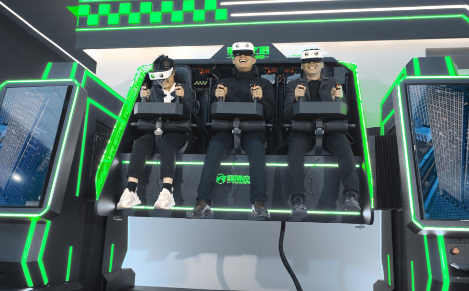 Virtual Reality Flying Cinema2.jpg